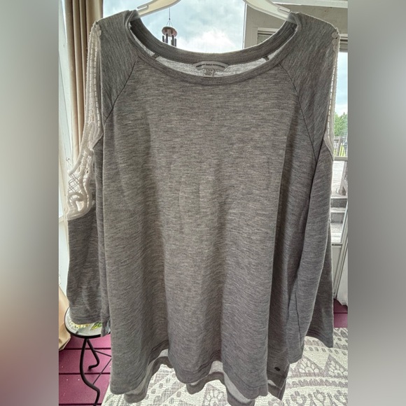 American Eagle Outfitters Tops - ✨American Eagle sweater with lace detail ✨